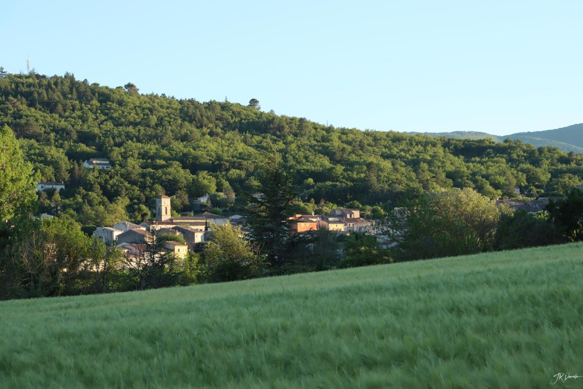 Studio Dans Le Luberon Céreste Екстериор снимка