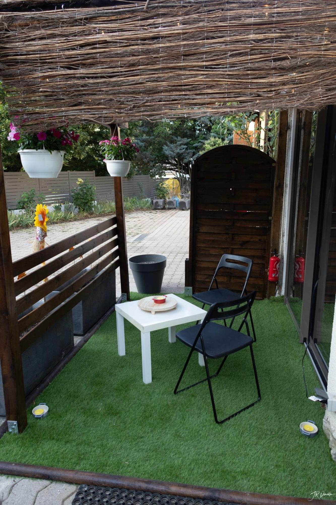 Studio Dans Le Luberon Céreste Екстериор снимка