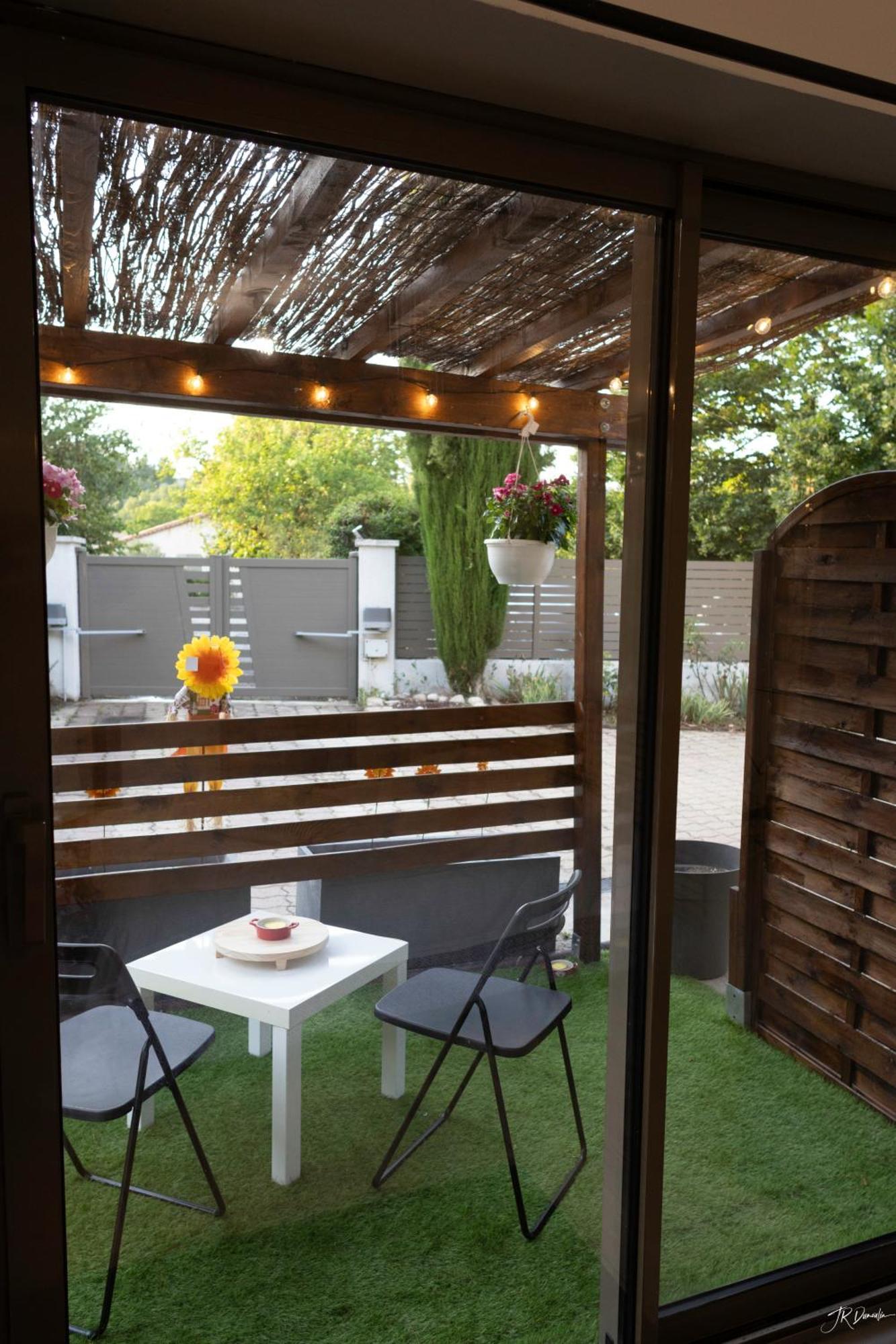 Studio Dans Le Luberon Céreste Екстериор снимка