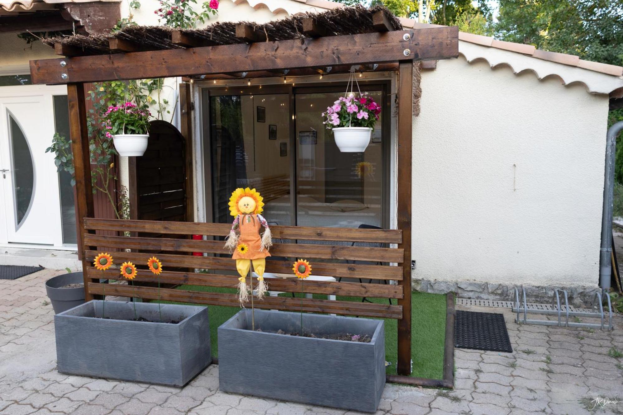 Studio Dans Le Luberon Céreste Екстериор снимка