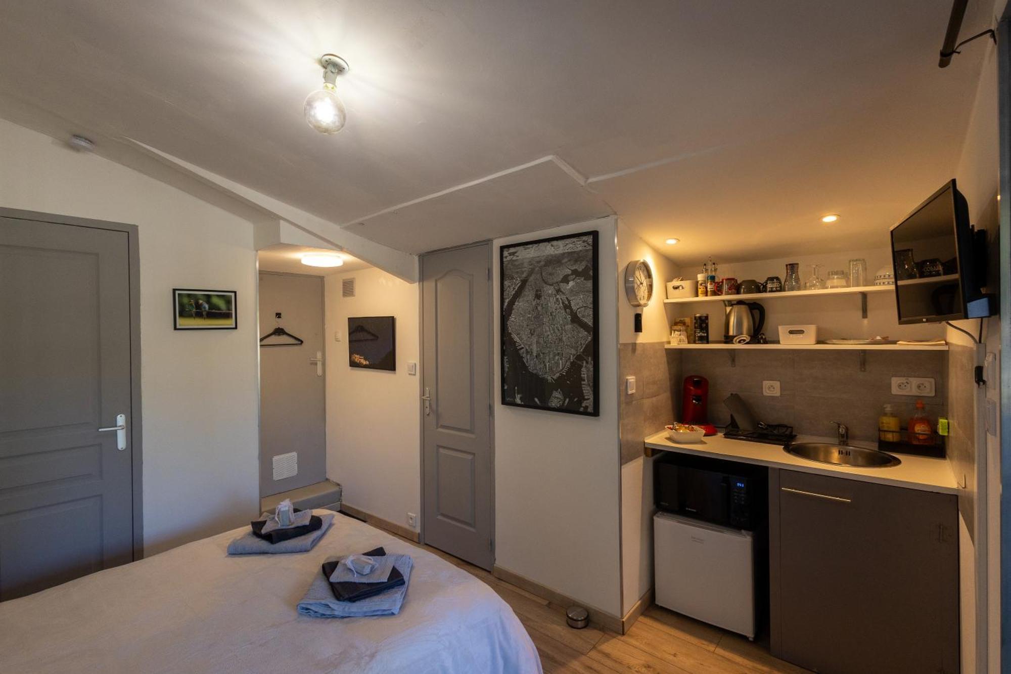 Studio Dans Le Luberon Céreste Екстериор снимка