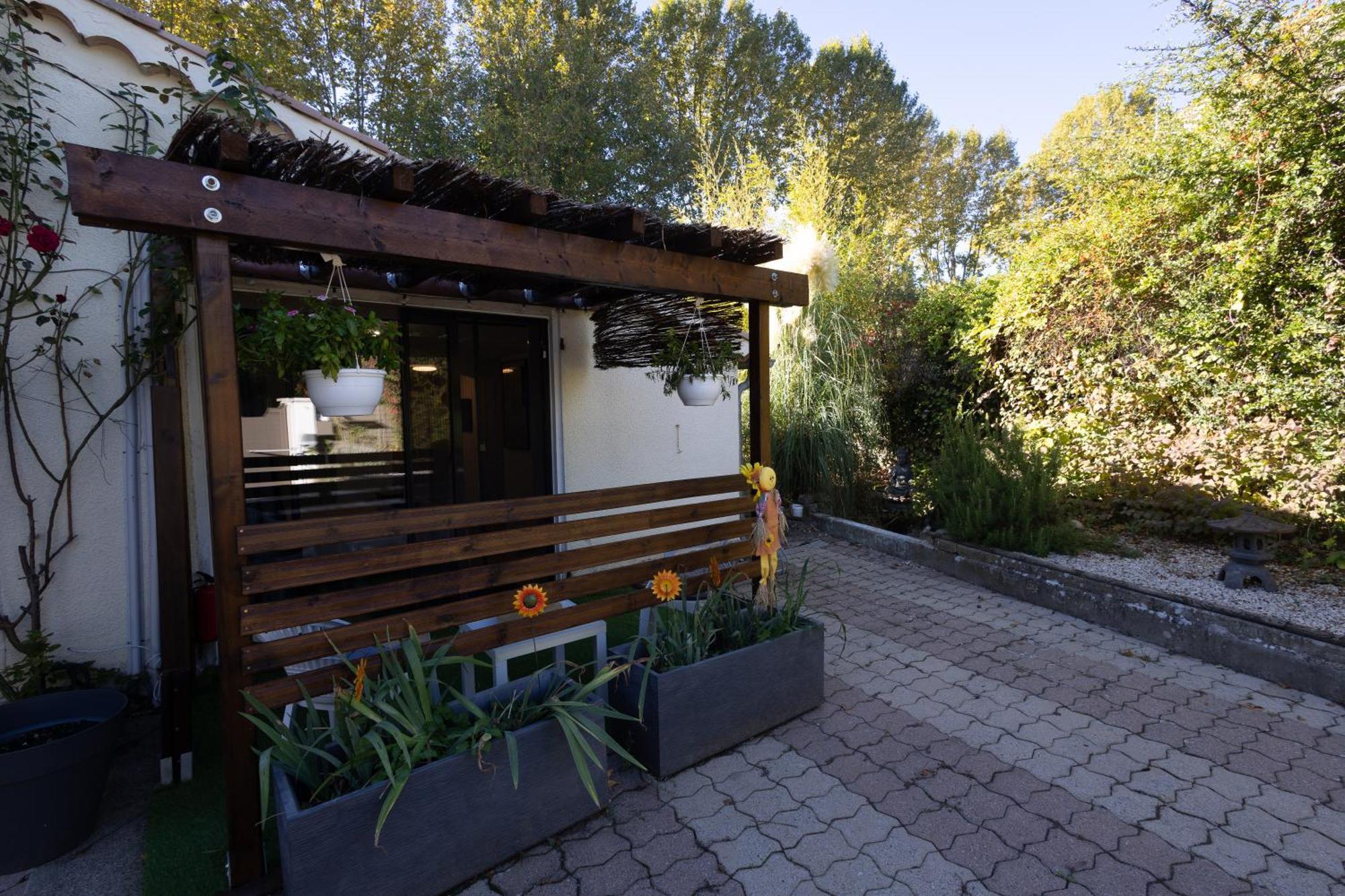 Studio Dans Le Luberon Céreste Екстериор снимка