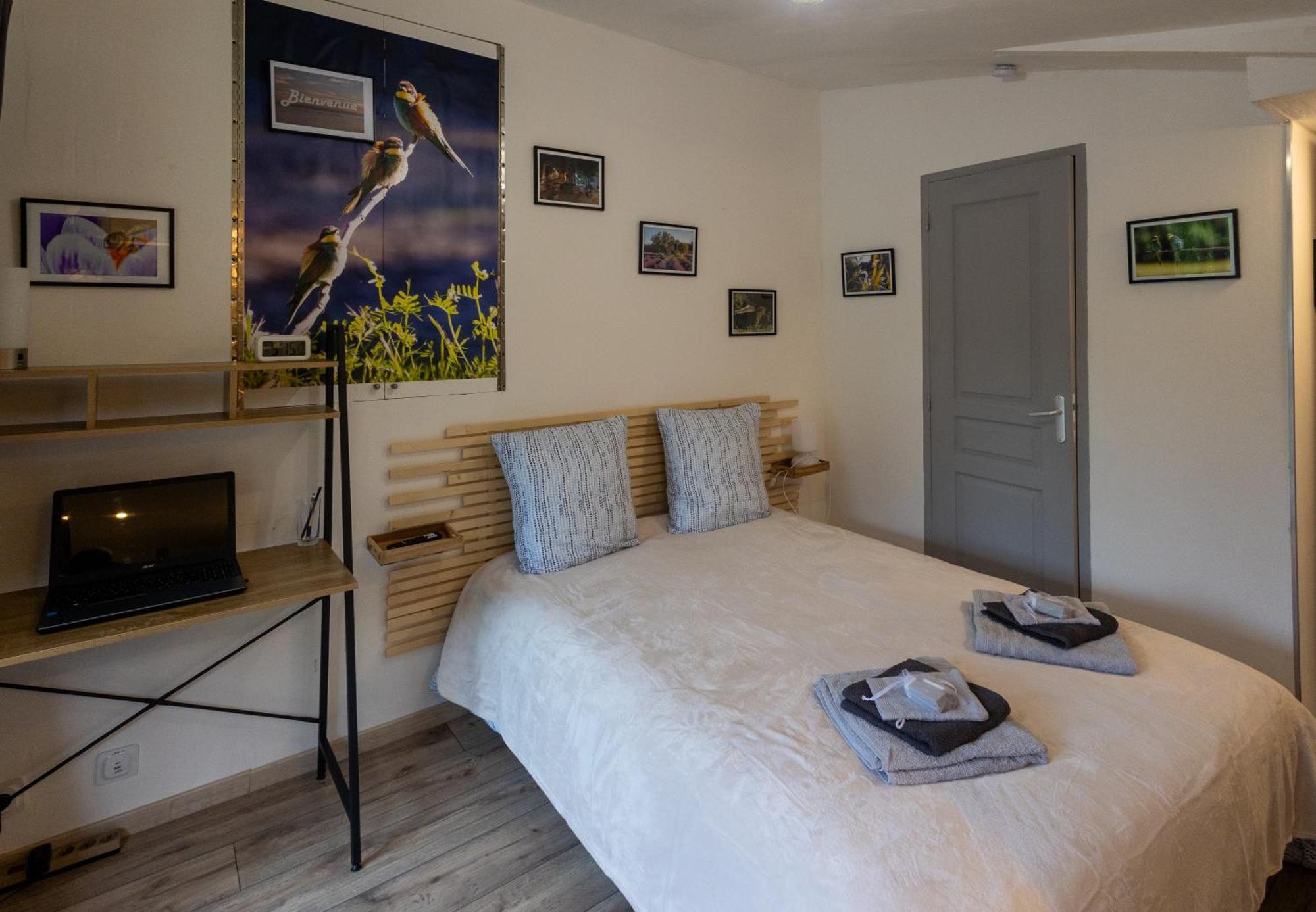 Studio Dans Le Luberon Céreste Екстериор снимка