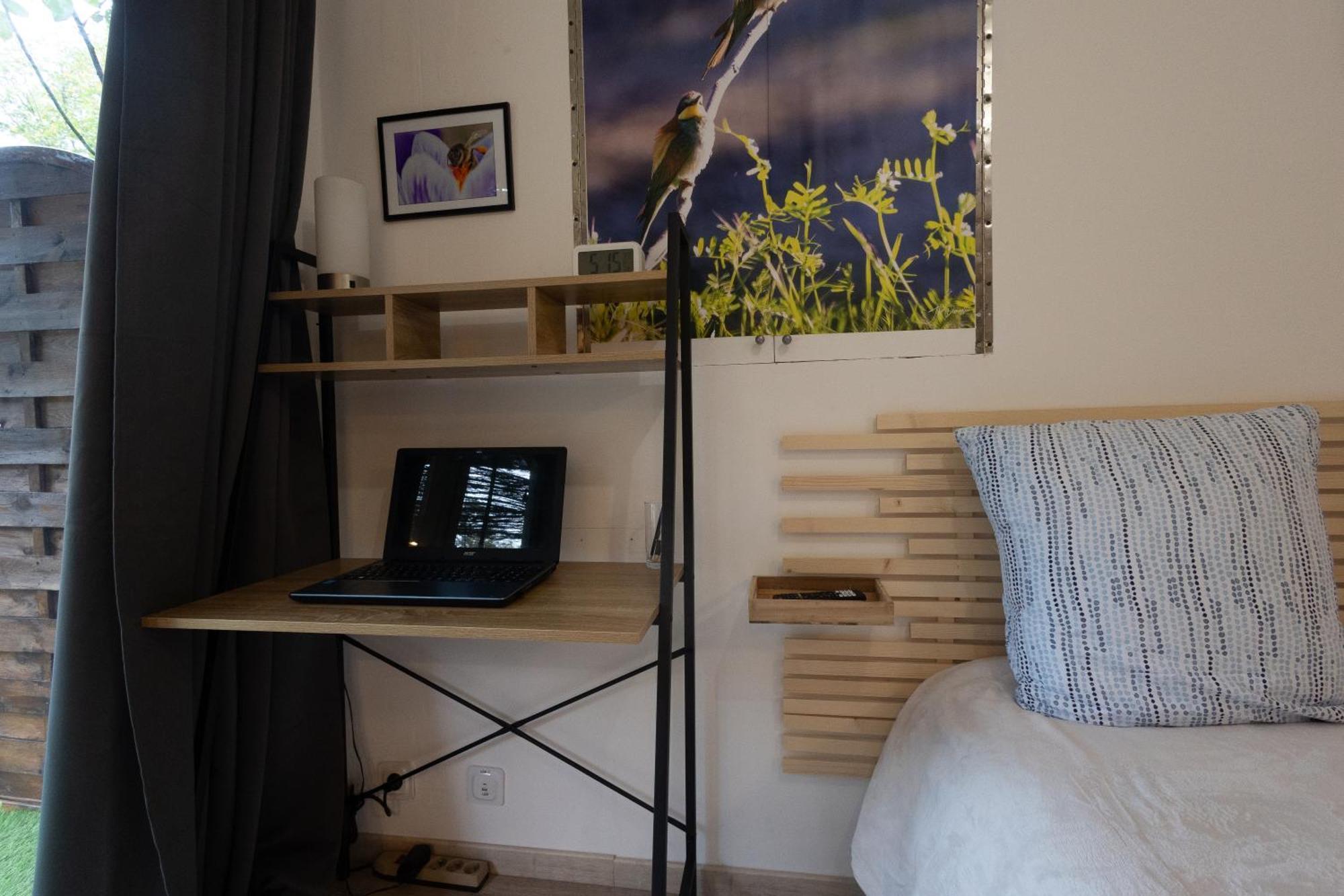 Studio Dans Le Luberon Céreste Екстериор снимка