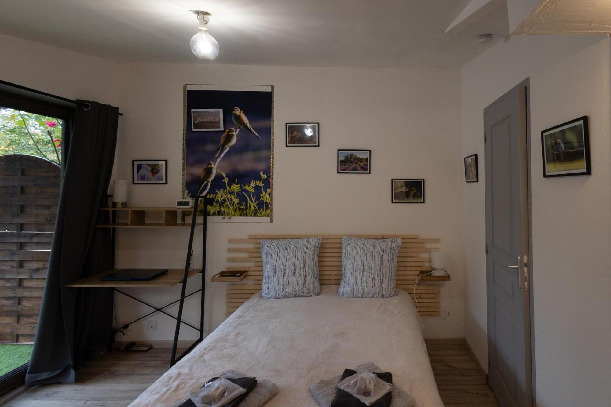 Studio Dans Le Luberon Céreste Екстериор снимка